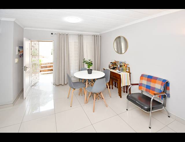 2 BEDROOM APARTMENT FOR SALE IN CRAIGHALL